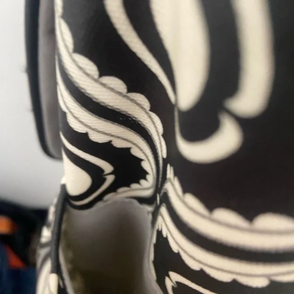 Petunia Pickle Bottom Black and Cream Crossbody Bag - Picture 6 of 14